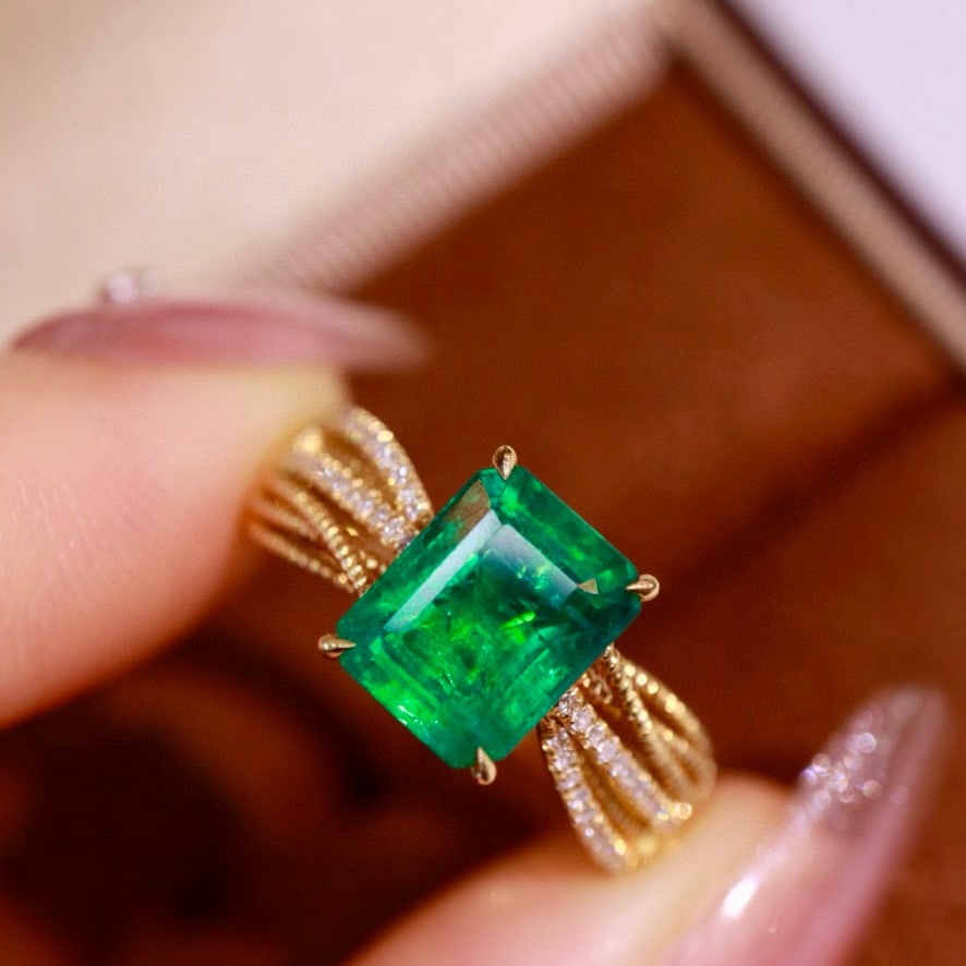 14k Gold 1.92 Ctw Vivid Green Natural Emerald & Diamond Ring: Ref:230954377 // gold content:14k gold // ring size:7. 25us // // main gemstone:emerald // shape:octagonal // carat weight:1. 83ct // color:vivid green // treatment:natural // // adjacent gemstone 2 :