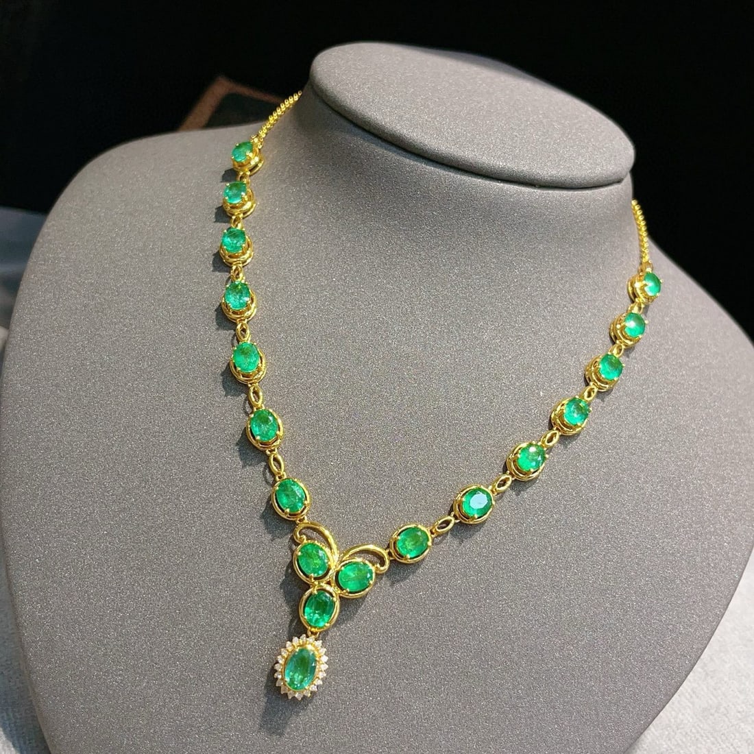 14k Gold 7.05 Ct Natural Emerald & Diamond Necklace - 3