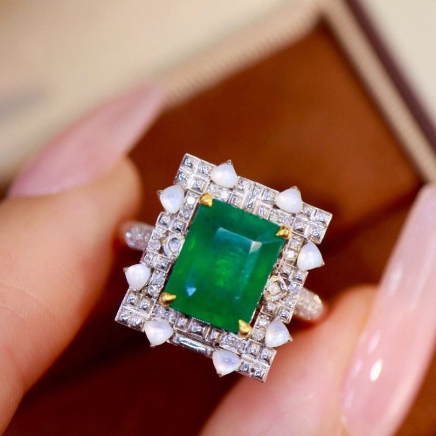 14k Gold 2.98 Ctw Vivid Green Natural Emerald & Diamond Ring: Ref:230954395 // gold content:14k gold // ring size:7. 25us // // main gemstone:emerald // shape:octagonal // carat weight:2. 80ct // color:vivid green // treatment:natural // // adjacent gemstone 2 :