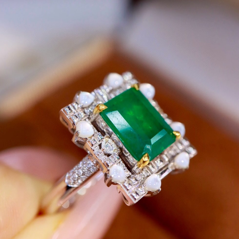 14k Gold 2.98 Ctw Vivid Green Natural Emerald & Diamond Ring - 2