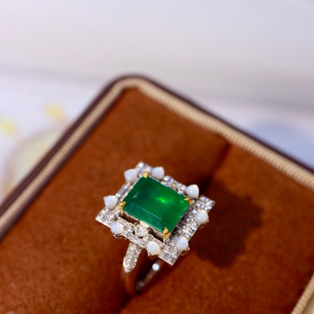 14k Gold 2.98 Ctw Vivid Green Natural Emerald & Diamond Ring - 6