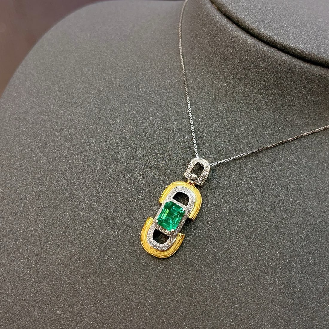 14k Gold 1.00 Ct Natural Emerald & Diamond Pendant( Without Chain ) - 6
