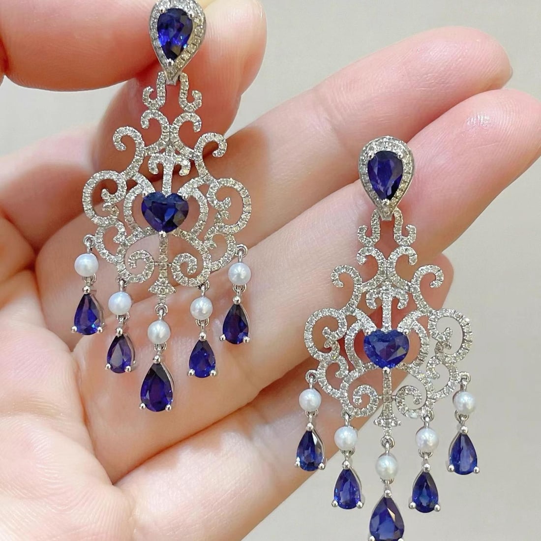 14k Gold 5.68 Ctw Natural Sapphire & Diamond Earrings: Ref:230954400 // gold content:14k gold // main gemstone:sapphire // shape:multiply // carat weight:4. 33ct // color:blue // treatment:natural // // adjacent gemstone 2 : diamond // shape:round // cara