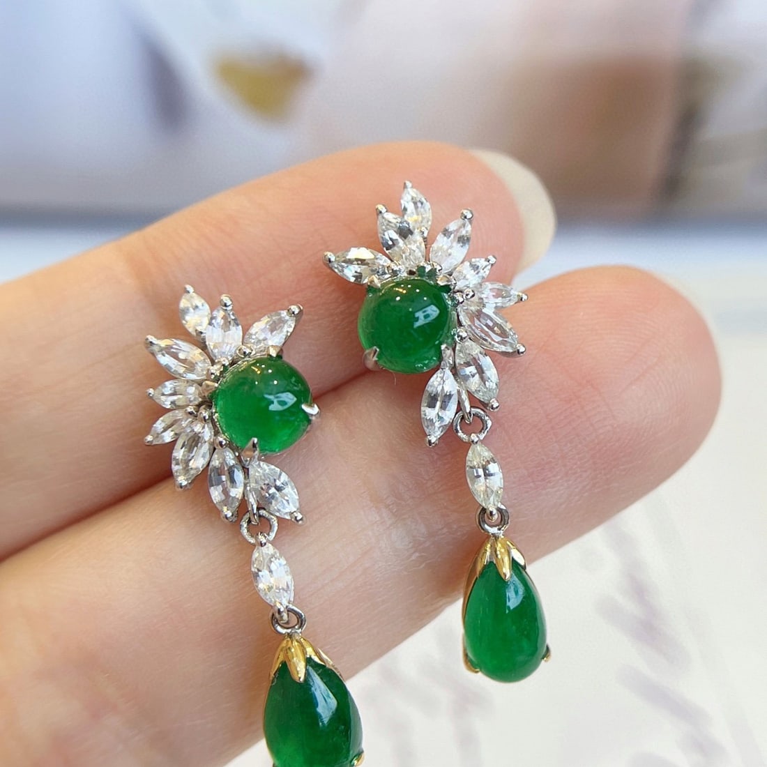 14k Gold 4.78 Ctw Vivid Green Natural Emerald & Sapphire Earrings: Ref:230954402 // gold content:14k gold // main gemstone:emerald // shape:multiply // carat weight:3. 2ct // color:vivid green // treatment:natural // // adjacent gemstone 2 : sapphire // shape:marquis