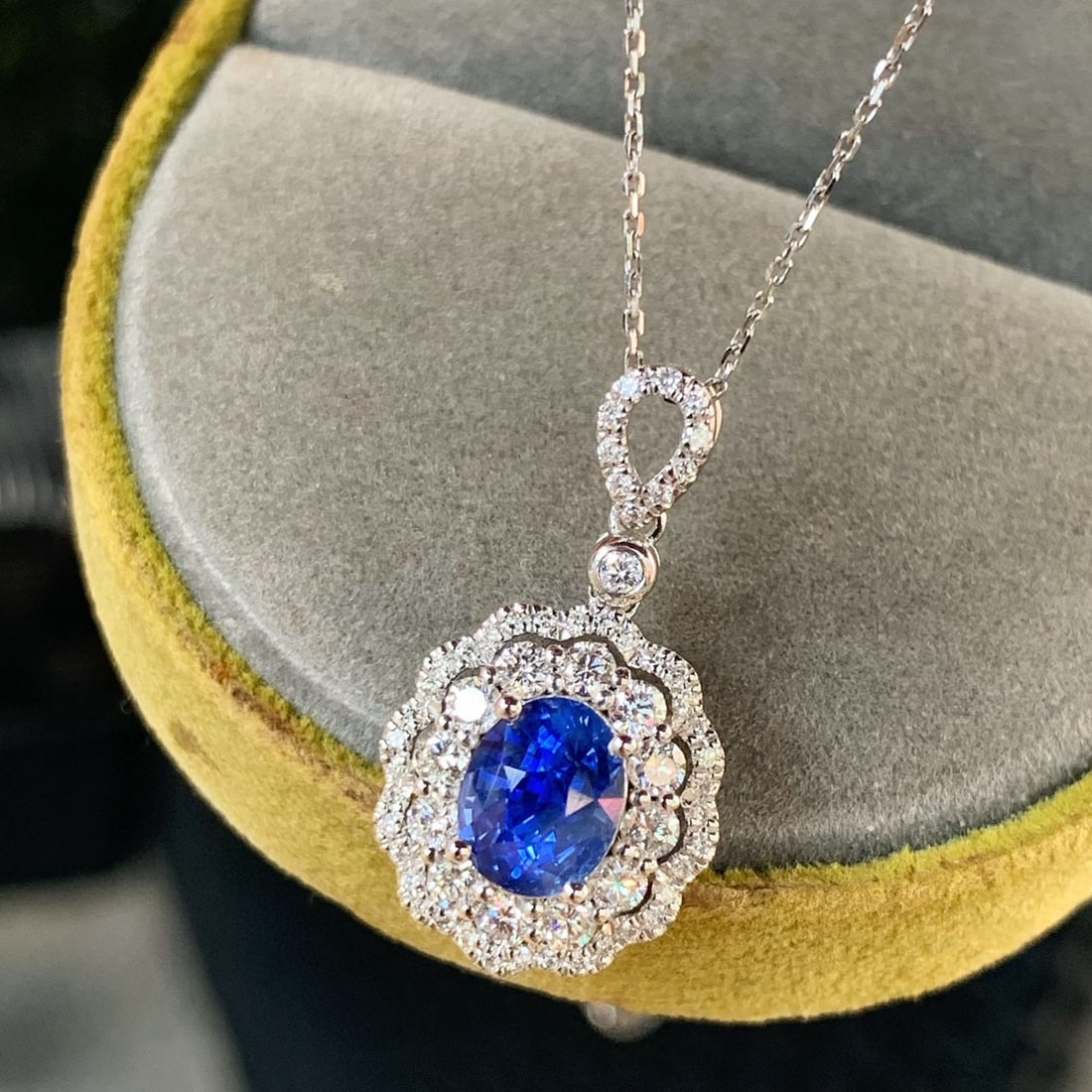14k Gold 2.29 Ctw Natural Sapphire & Diamond Pendant( Without Chain ): Ref:230954411 // gold content:14k gold // main gemstone:sapphire // shape:oval // carat weight:1. 60ct // color:cornflower blue // treatment:natural // // adjacent gemstone 2 : diamond //