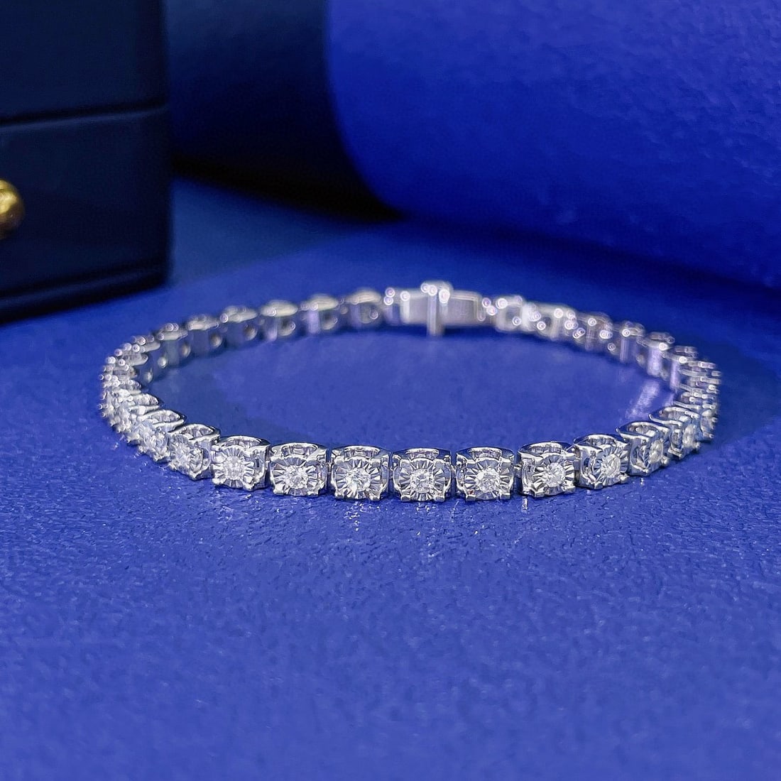 14k Gold 0.83 Ct Natural H Diamond Bracelet: Ref:230954414 // gold content:14k gold // main gemstone:diamond // shape:round // carat weight:0. 83ct // clarity grade:vs-si // color:h // treatment:natural // cut grade:g // Condition: New Low Esti