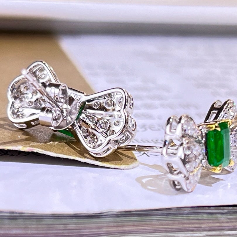 14k Gold 1.40 Ctw Vivid Green Natural Emerald & Diamond Earrings - 4