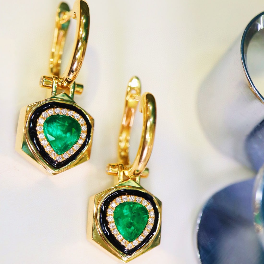 14k Gold 1.22 Ctw Vivid Green Natural Emerald & Diamond Earrings - 4