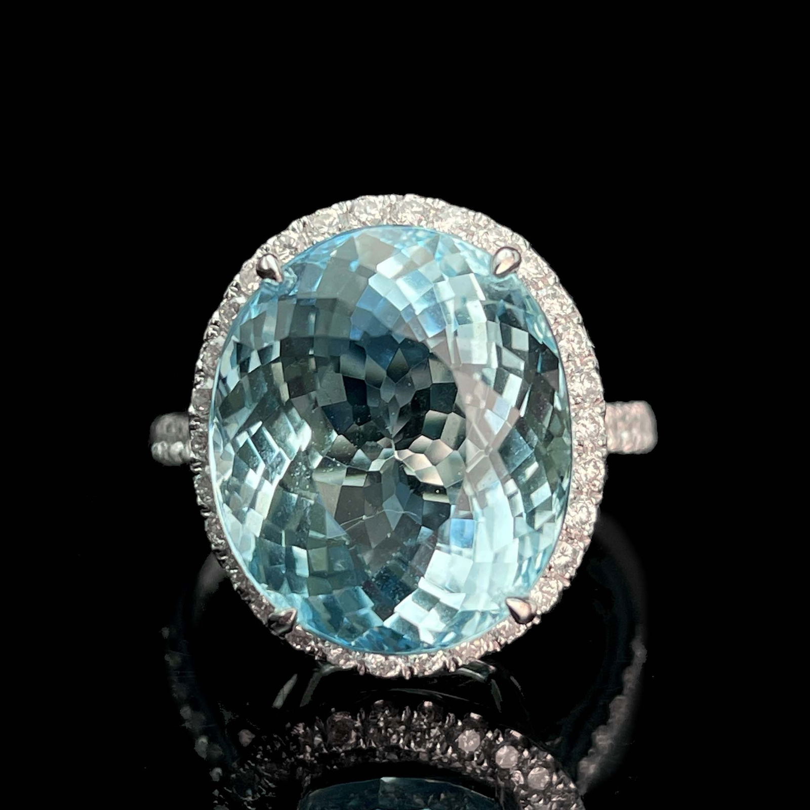 14k Gold 7.86 Ctw Natural Aquamarine & Diamond Ring: Ref:230955007 // gold content:14k gold // ring size:7. 25us // // main gemstone:aquamarine // shape:oval // carat weight:7. 30ct // color:santa maria color // treatment:natural // // adjacent gemstone