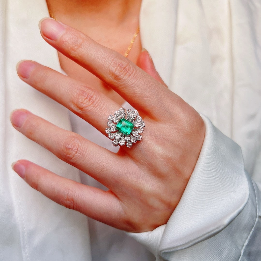 14k Gold 2.17 Ctw Natural Emerald & Diamond Ring - 4