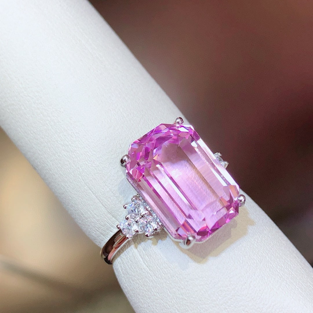 14k Gold 9.95 Ct Natural Kunzite & Sapphire Ring: Ref:230955022 // gold content:14k gold // ring size:7. 25us // // main gemstone:kunzite // shape:octagonal // carat weight:9. 95ct // color:purplish pink // treatment:natural // // adjacent
