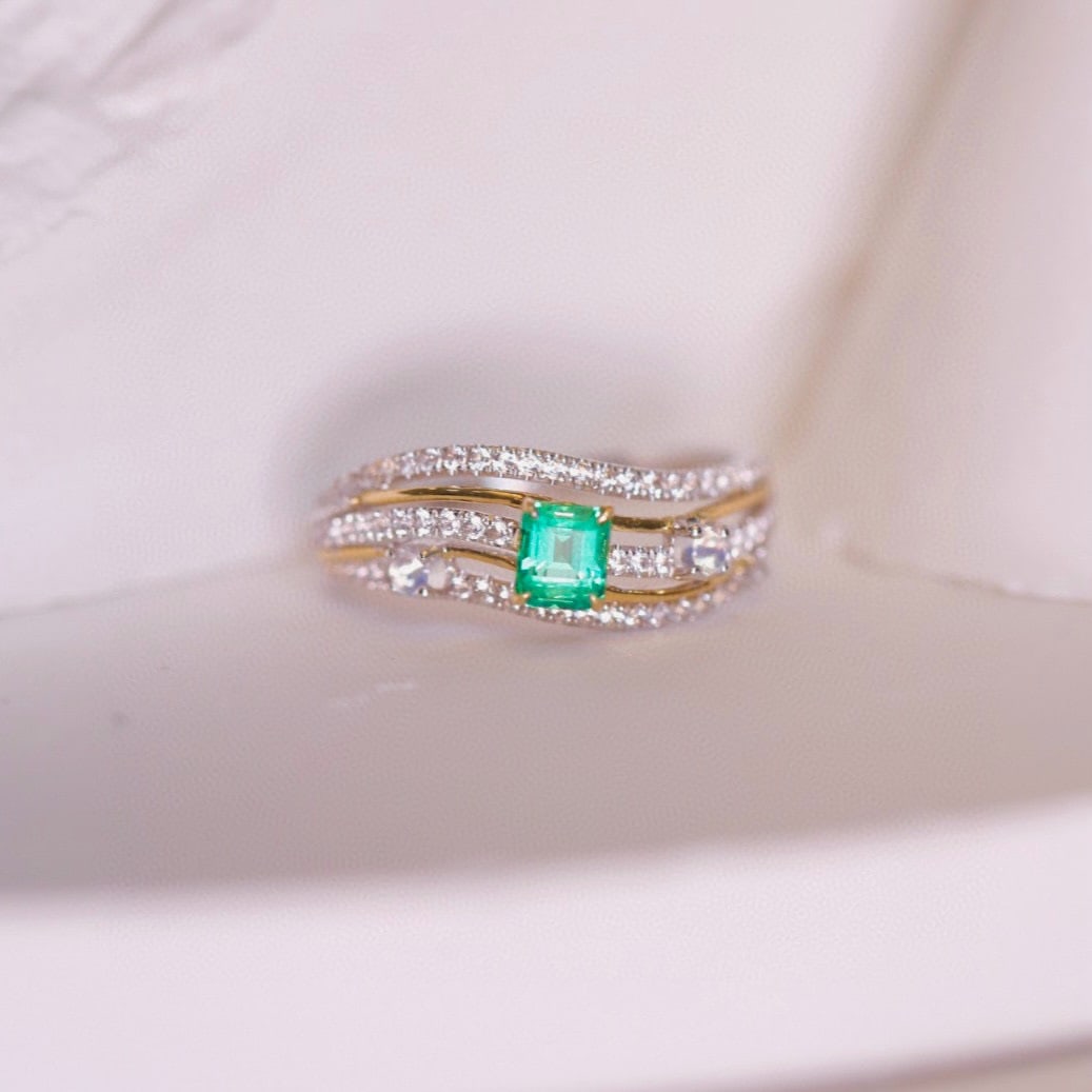14k Gold 0.42 Ctw Natural Emerald & Diamond Ring: Ref:230955030 // gold content:14k gold // ring size:7. 25us // // main gemstone:emerald // shape:octagonal // carat weight:0. 40ct // color:green // treatment:natural // // adjacent gemstone 2 :
