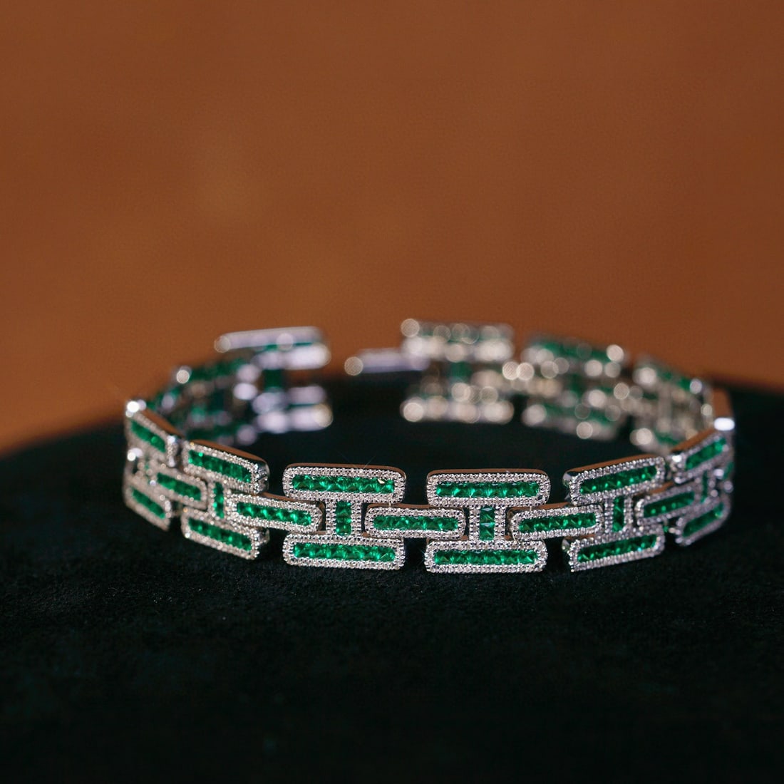 14k Gold 6.10 Ctw Natural Emerald & Diamond Bracelet - 5