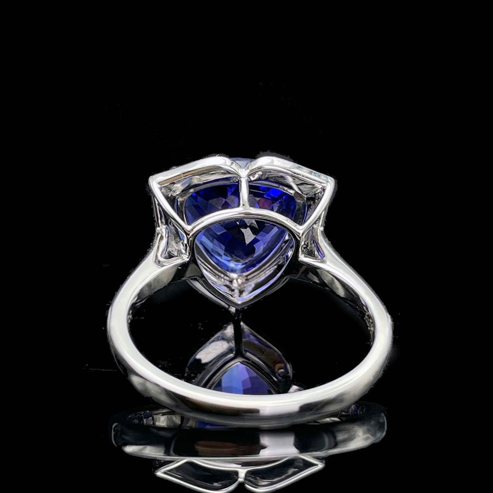 14k Gold 4.5 Ct Natural Tanzanite & Diamond Ring - 2