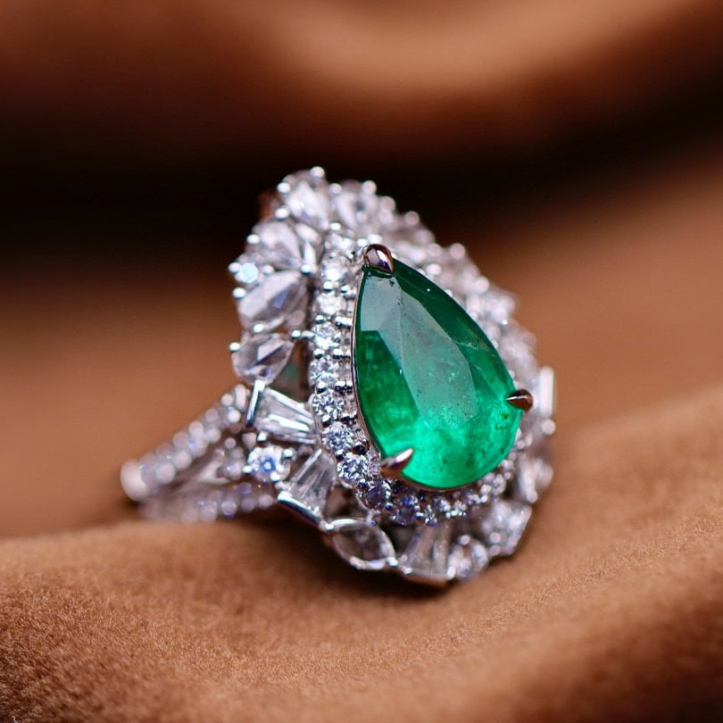 14k Gold 3.30 Ctw Vivid Green Natural Emerald & Diamond Ring/pendant( Without Chain ): Ref:230955077 // gold content:14k gold // ring size:7. 25us // // main gemstone:emerald // shape:pear // carat weight:2. 07ct // color:vivid green // treatment:natural // // adjacent gemstone 2 : diam