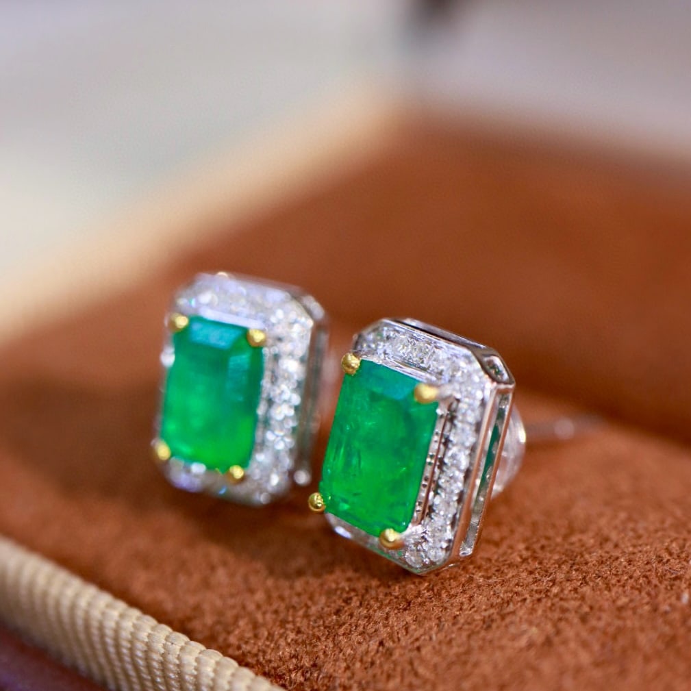 14k Gold 1.37 Ctw Natural Emerald & Diamond Earrings - 3