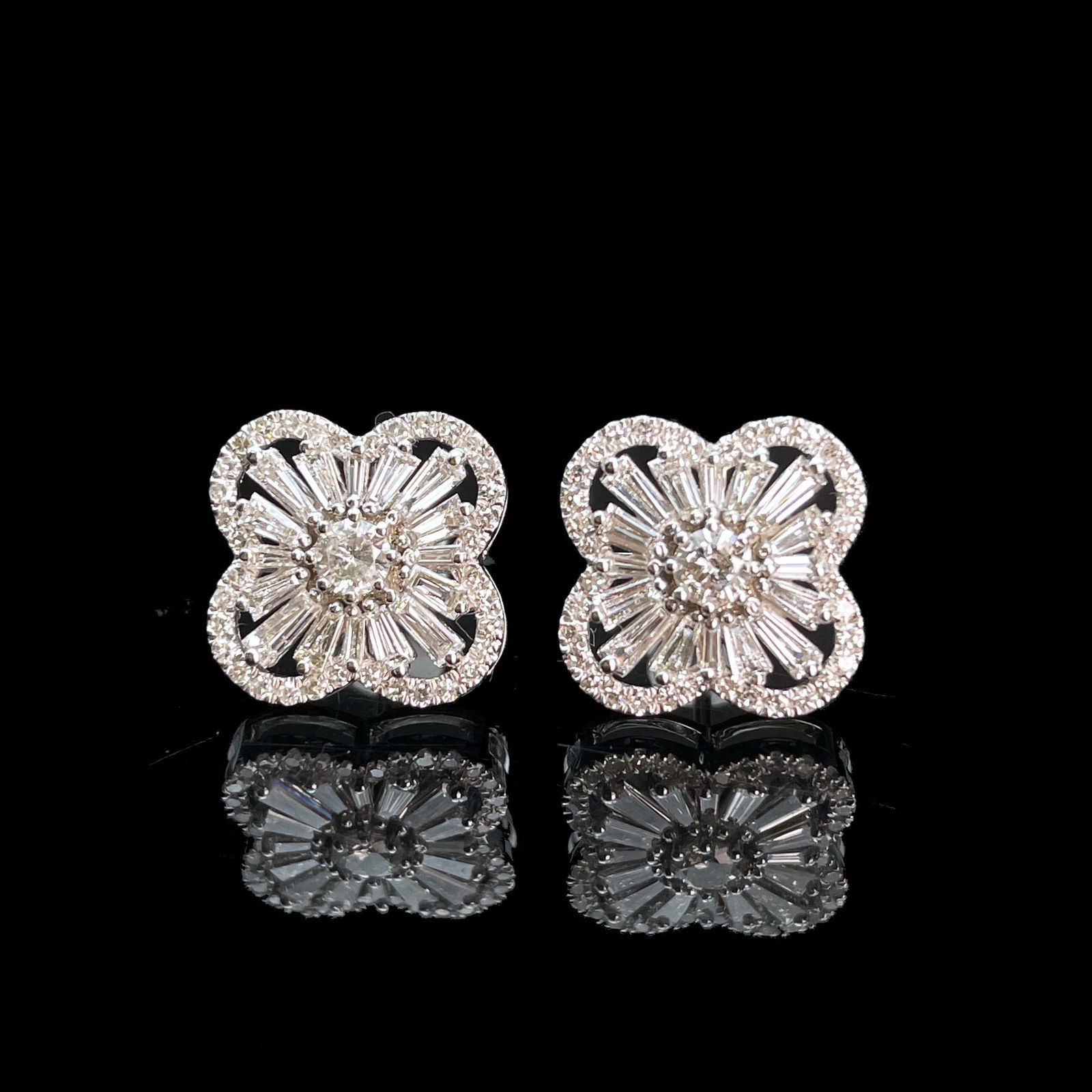 14k Gold 0.7 Ct Natural H Diamond Earrings: Ref:230955083 // gold content:14k gold // main gemstone:diamond // shape:multiply // carat weight:0. 7ct // clarity grade:vs-si // color:h // treatment:natural // Condition: NewLow Estimate: