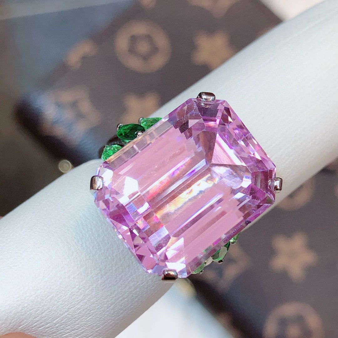 14k Gold 28.33 Ctw Natural Kunzite & Tsavorite Ring - 2