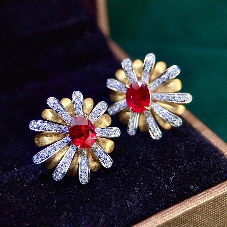 14k Gold 1.20 Ctw Natural Ruby & Diamond & Flowers Earrings: Ref:230955105 // gold content:14k gold // main gemstone:ruby // shape:oval // carat weight:0. 95ct // color:pigeonblood red // treatment:natural // // adjacent gemstone 2 : diamond // shape:round