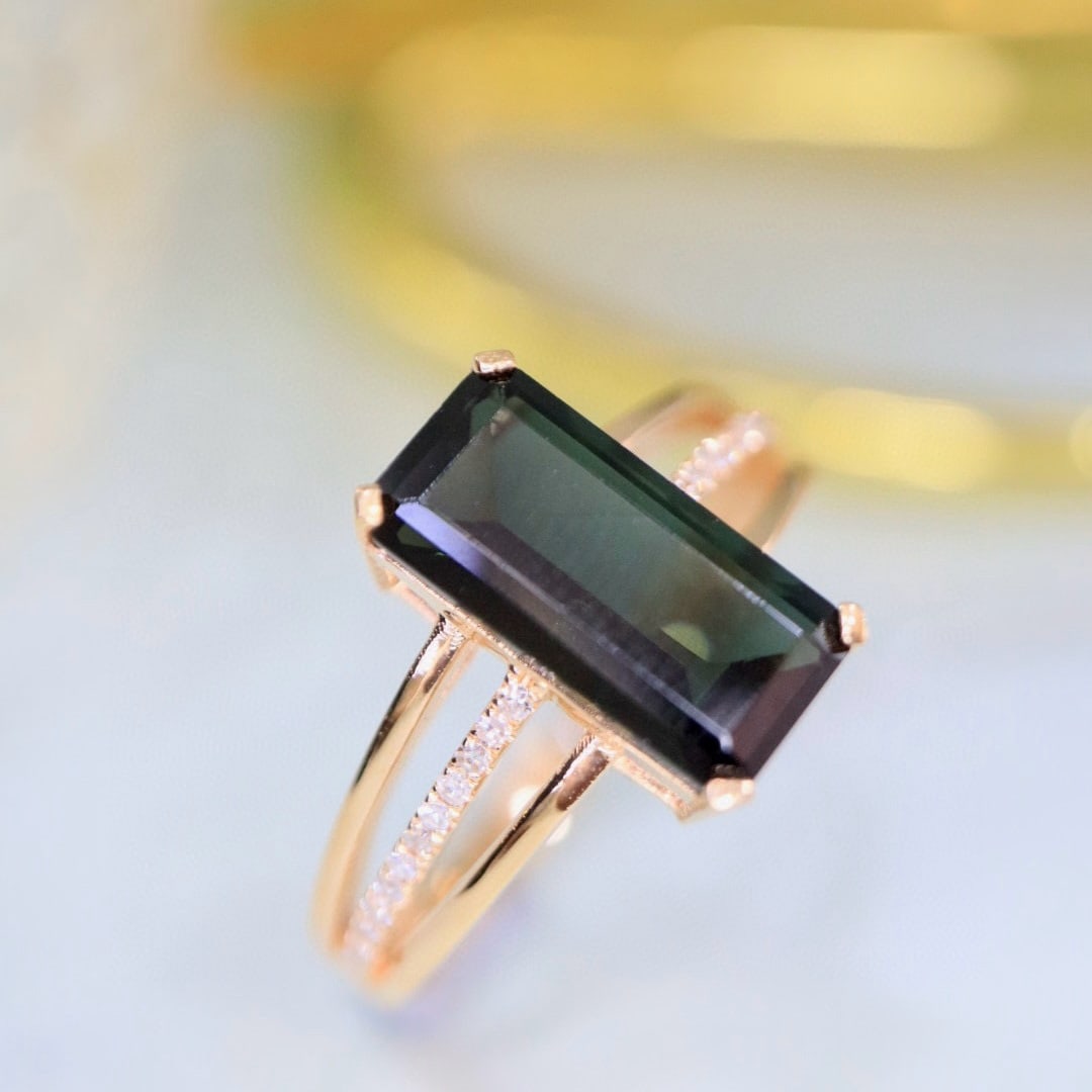 14k Gold 2.46 Ctw Natural Tourmaline & Diamond Ring: Ref:230955110 // gold content:14k gold // ring size:7. 25us // // main gemstone:tourmaline // shape:octagonal // carat weight:2. 35ct // color:green // treatment:natural // // adjacent gemstone 2