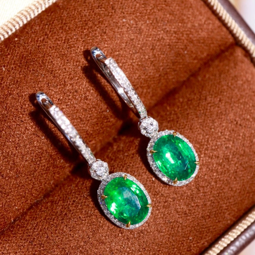 14k Gold 3.08 Ctw Natural Emerald & Diamond Earrings: Ref:230955115 // gold content:14k gold // main gemstone:emerald // shape:oval // carat weight:2. 8ct // color:green // treatment:natural // // adjacent gemstone 2 : diamond // shape:round // carat wei
