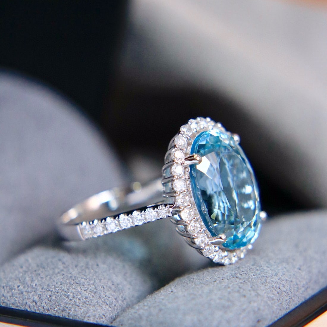 14k Gold 7.60 Ctw Natural Aquamarine & Diamond Ring - 2