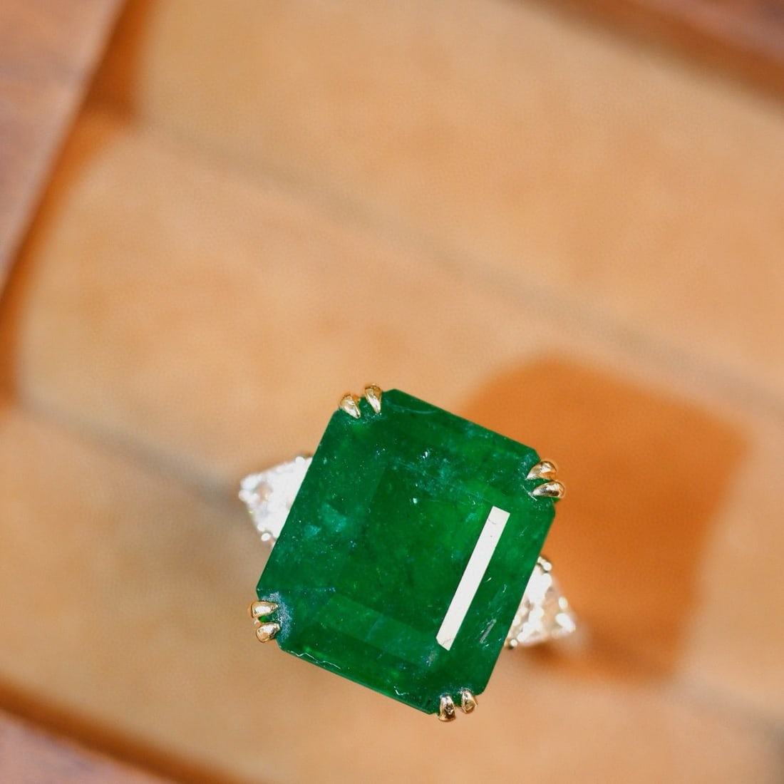 14k Gold 6.96 Ctw Vivid Green Natural Emerald & Diamond Ring: Ref:230955121 // gold content:14k gold // ring size:7. 25us // // main gemstone:emerald // shape:octagonal // carat weight:6. 74ct // color:vivid green // treatment:natural // // adjacent gemstone