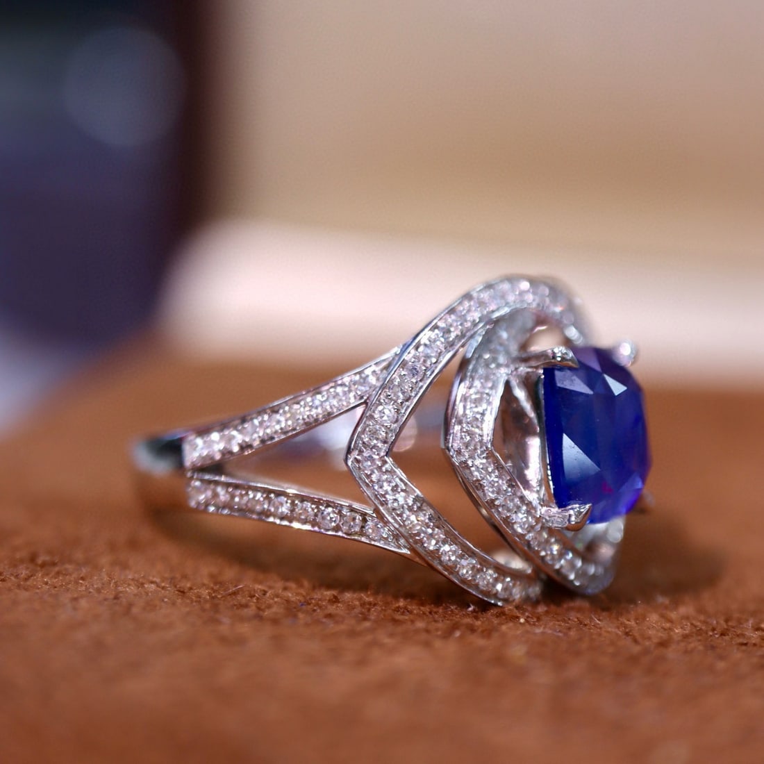 14k Gold 2.03 Ctw Vivid Blue Natural Sapphire & Diamond Ring - 2