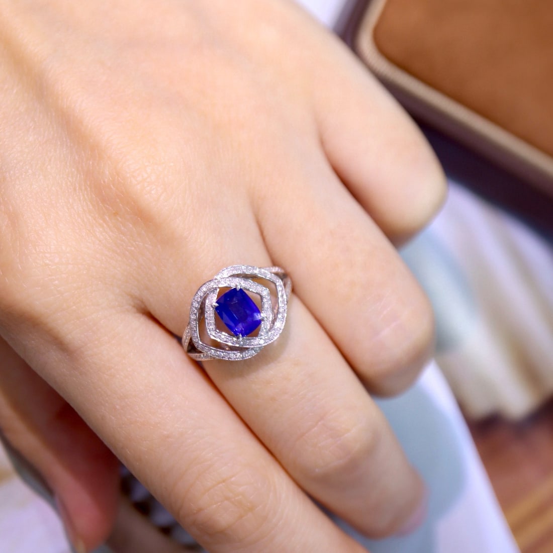 14k Gold 2.03 Ctw Vivid Blue Natural Sapphire & Diamond Ring - 4