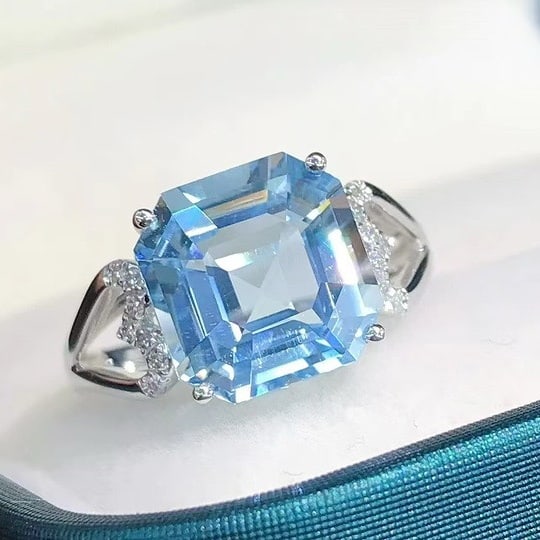 14k Gold 4.33 Ctw Natural Aquamarine & Diamond Earrings: Ref:230955130 // gold content:14k gold // main gemstone:aquamarine // shape:asscher // carat weight:4. 25ct // color:blue // treatment:natural // // adjacent gemstone 2 : diamond // shape:round // car