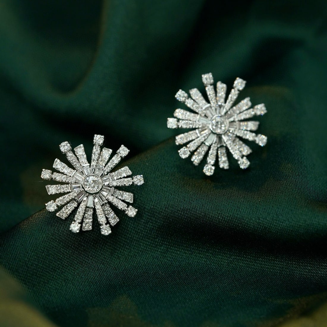 14k Gold 1.04 Ct Natural H Diamond Earrings: Ref:230955132 // gold content:14k gold // main gemstone:diamond // shape:multiply // carat weight:1. 04ct // clarity grade:vs-si // color:h // treatment:natural // Condition: New Low Estimate: 6200.0