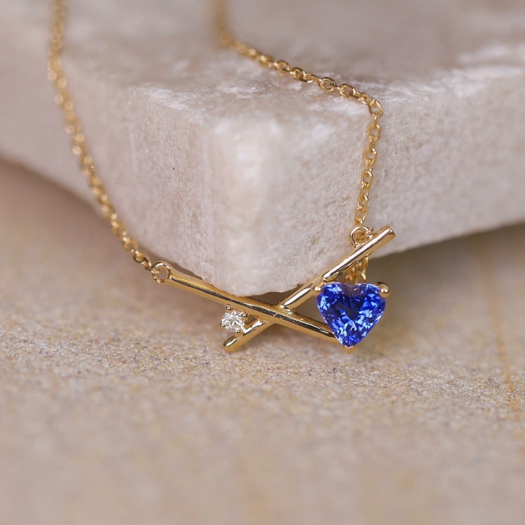 14k Gold 0.55 Ctw Natural Sapphire & Diamond Necklace: Ref:230955158 // gold content:14k gold // main gemstone:sapphire // shape:heart // carat weight:0. 53ct // color:blue // treatment:natural // // adjacent gemstone 2 : diamond // shape:round //