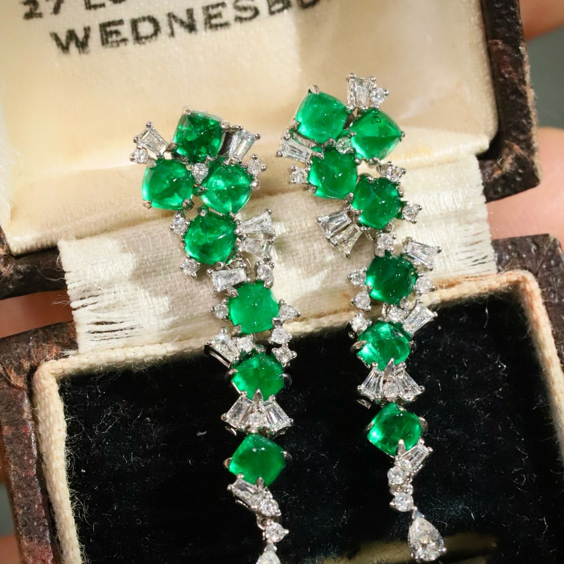 14k Gold 3.20 Ctw Vivid Green Natural Emerald & Diamond Earrings: Ref:230955177 // gold content:14k gold // main gemstone:emerald // shape:suger-loaf // carat weight:2. 62ct // color:vivid green // treatment:natural // // adjacent gemstone 2 : diamond //