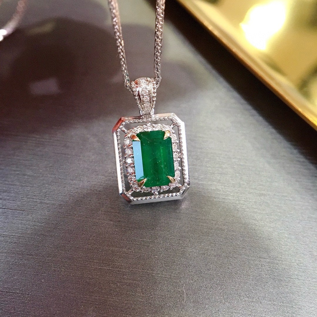 14k Gold 1.81 Ct Vivid Green Natural Emerald & Diamond Pendant( Without Chain ): Ref:230955178 // gold content:14k gold // main gemstone:emerald // shape:octagonal // carat weight:1. 81ct // color:vivid green // treatment:natural // // adjacent gemstone 2 : diamond // shape:round
