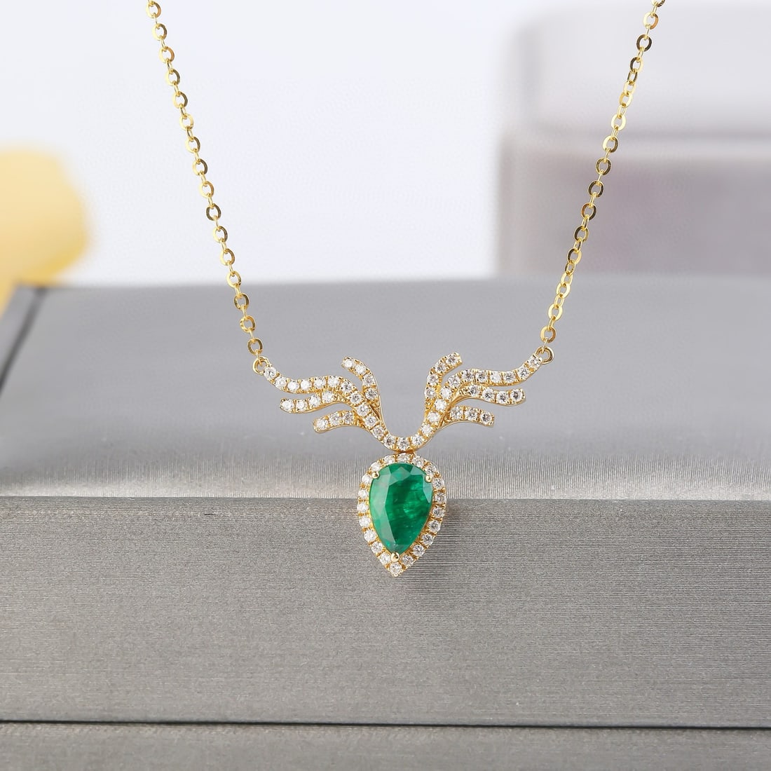 14k Gold 1.04 Ctw Vivid Green Natural Emerald & Diamond Necklace: Ref:230955185 // gold content:14k gold // main gemstone:emerald // shape:pear // carat weight:0. 7ct // color:vivid green // treatment:natural // // adjacent gemstone 2 : diamond // shape:round //