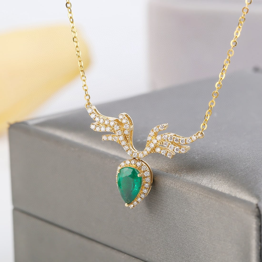 14k Gold 1.04 Ctw Vivid Green Natural Emerald & Diamond Necklace - 2