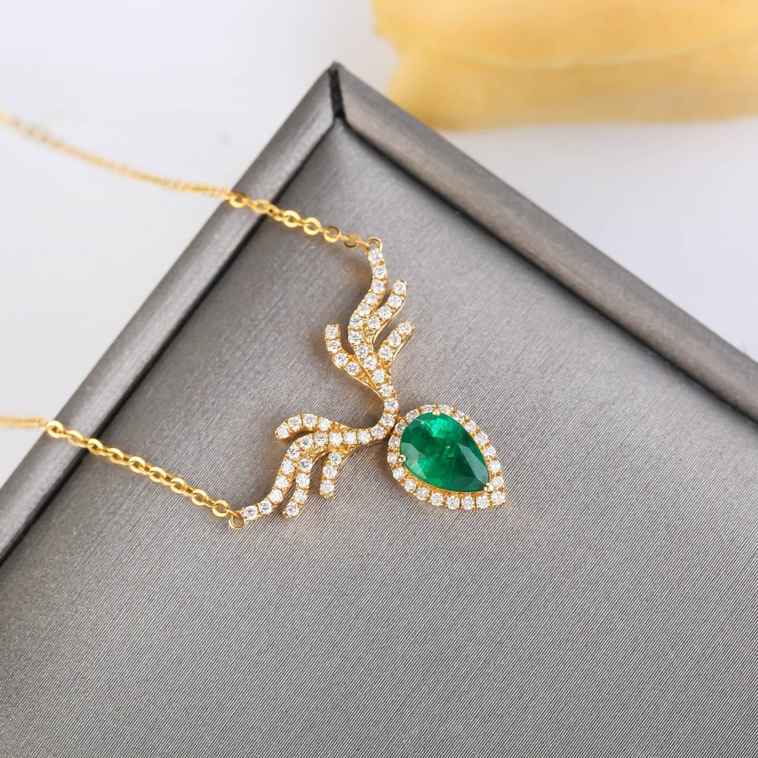 14k Gold 1.04 Ctw Vivid Green Natural Emerald & Diamond Necklace - 5