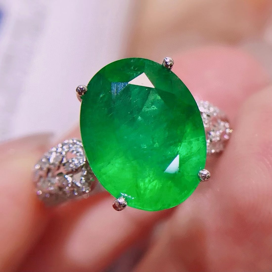 14k Gold 5.25 Ctw Vivid Green Natural Emerald & Diamond Ring: Ref:230955190 // gold content:14k gold // ring size:7. 25us // // main gemstone:emerald // shape:oval // carat weight:4. 9ct // color:vivid green // treatment:natural // // adjacent gemstone 2 :