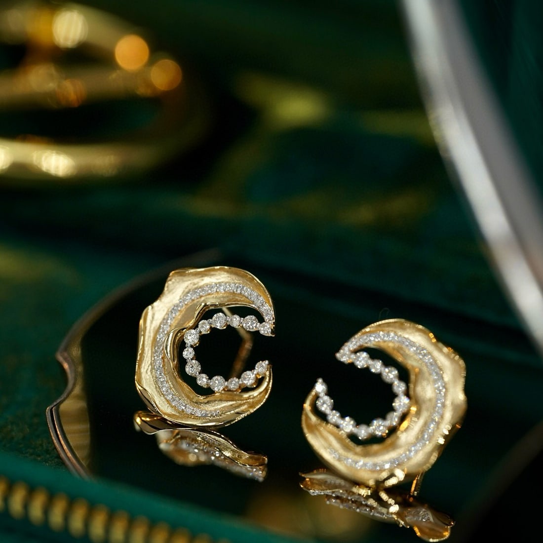 14k Gold 0.48 Ct Natural H Diamond Earrings: Ref:230955197 // gold content:14k gold // main gemstone:diamond // shape:round // carat weight:0. 48ct // clarity grade:vs-si // color:h // treatment:natural // cut grade:g // Condition: NewLow