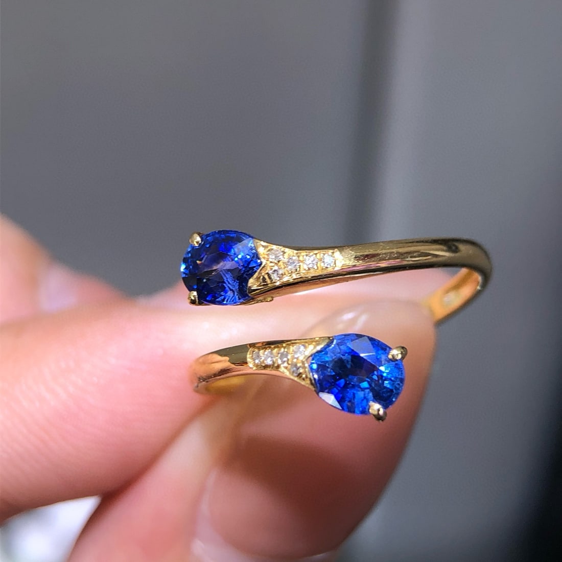 14k Gold 1 Ct Natural Sapphire & Diamond Ring: Ref:230955200 // gold content:14k gold // ring size:7. 25us // // main gemstone:sapphire // shape:oval // carat weight:1ct // color:blue // treatment:natural // // adjacent gemstone 2 : diamond // sha