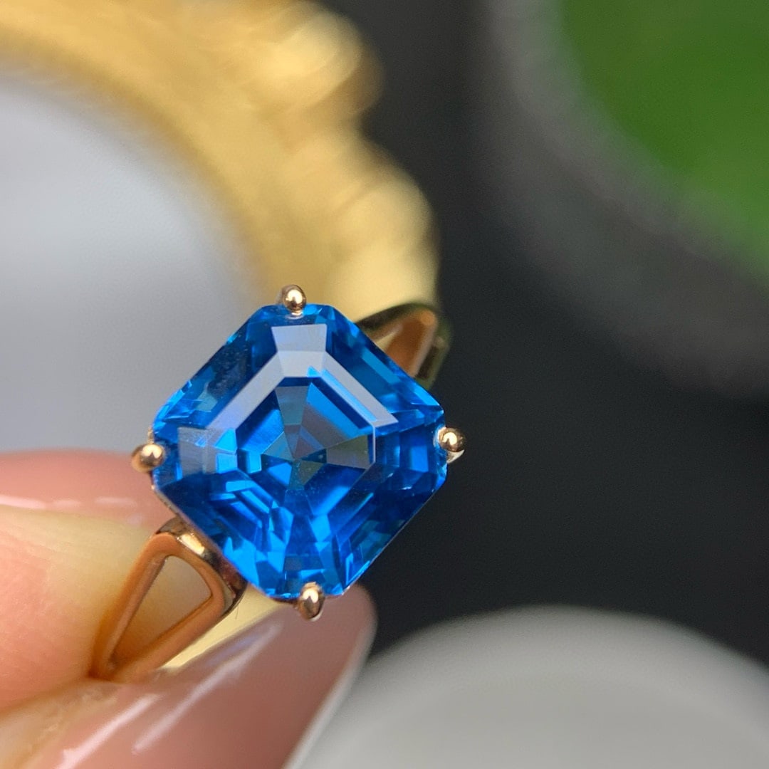 14k Gold 4.40 Ct Natural Topaz Ring: Ref:230955202 // gold content:14k gold // ring size:7. 25us // // main gemstone:topaz // shape:asscher // carat weight:4. 40ct // color:swiss blue // treatment:natural // Condition: New Low Estimate: