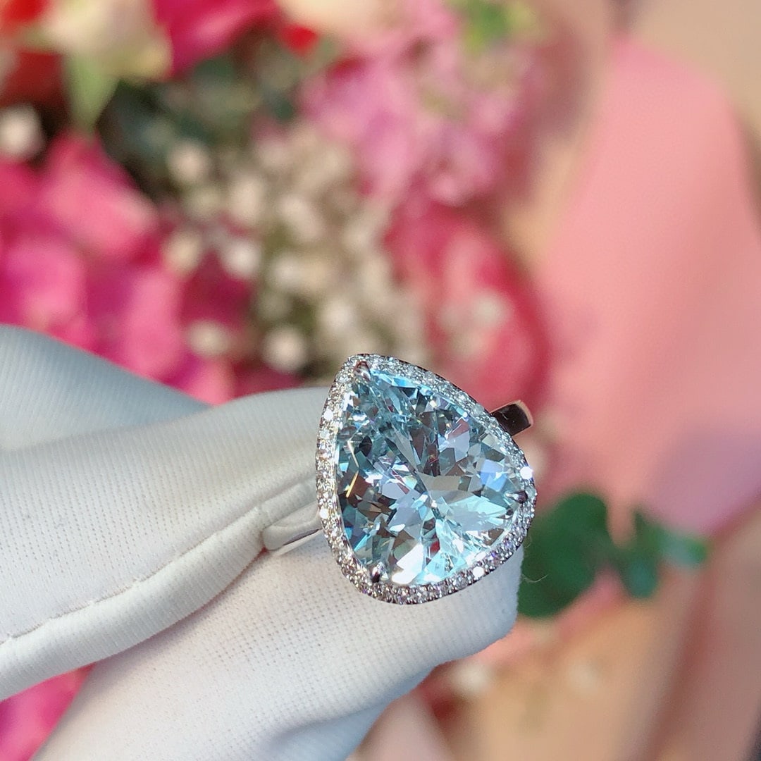 14k Gold 3.76 Ct Natural Aquamarine & Diamond Ring: Ref:230955210 // gold content:14k gold // ring size:7. 25us // // main gemstone:aquamarine // shape:pear // carat weight:3. 76ct // color:blue // treatment:natural // // adjacent gemstone 2 :