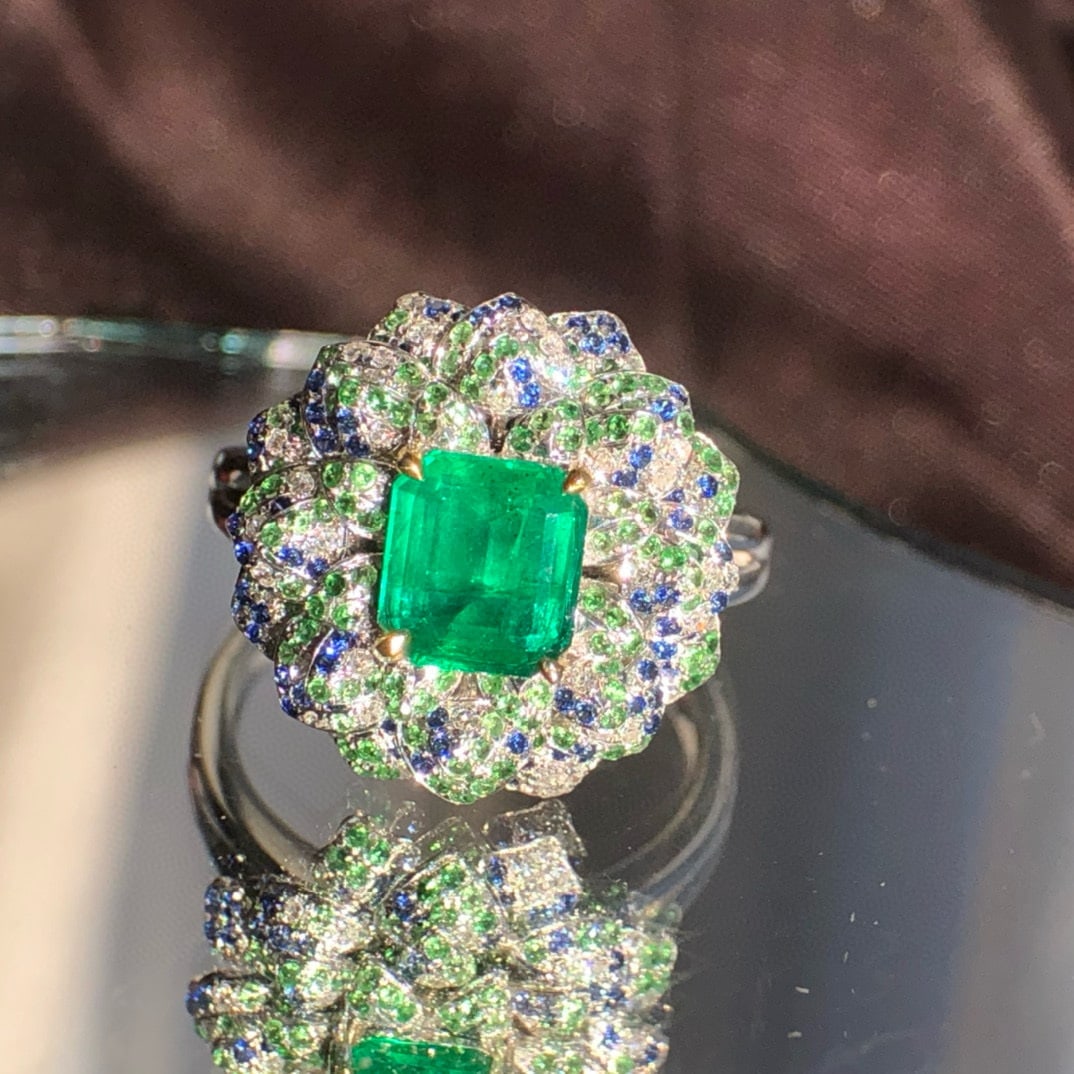 14k Gold 1.30 Ctw Natural Emerald & Diamond Ring: Ref:230955211 // gold content:14k gold // ring size:7. 25us // // main gemstone:emerald // shape:octagonal // carat weight:1. 15ct // color:green // treatment:natural // // adjacent gemstone 2 :