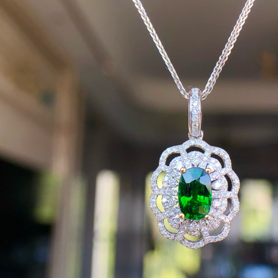 14k Gold 1.39 Ctw Vivid Green Natural Tsavorite & Diamond Pendant( Without Chain ) - 3