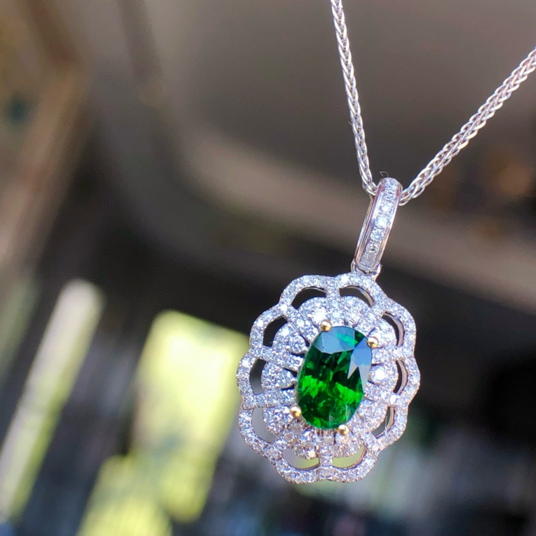 14k Gold 1.39 Ctw Vivid Green Natural Tsavorite & Diamond Pendant( Without Chain ) - 4