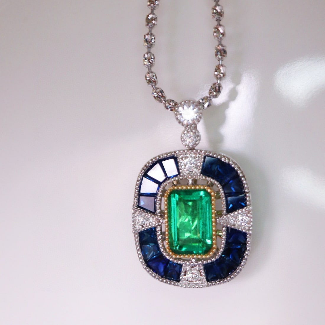 14k Gold 3.05 Ctw Vivid Green Natural Emerald & Sapphire & Art Deco Pendant( Without Chain ): Ref:230955221 // gold content:14k gold // main gemstone:emerald // shape:octagonal // carat weight:0. 95ct // color:vivid green // treatment:natural // // adjacent gemstone 2 : sapphire // shape:bague