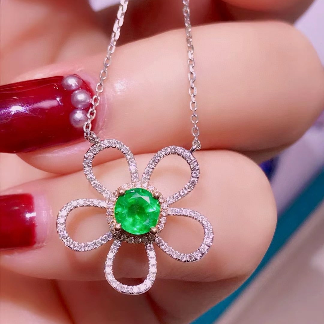 14k Gold 0.8 Ctw Vivid Green Natural Emerald & Diamond & Flowers Necklace - 3