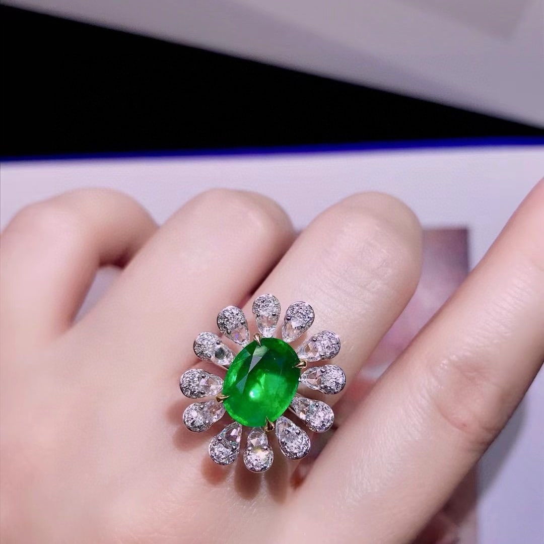 14k Gold 4.08 Ctw Vivid Green Natural Emerald & Diamond Ring - 3