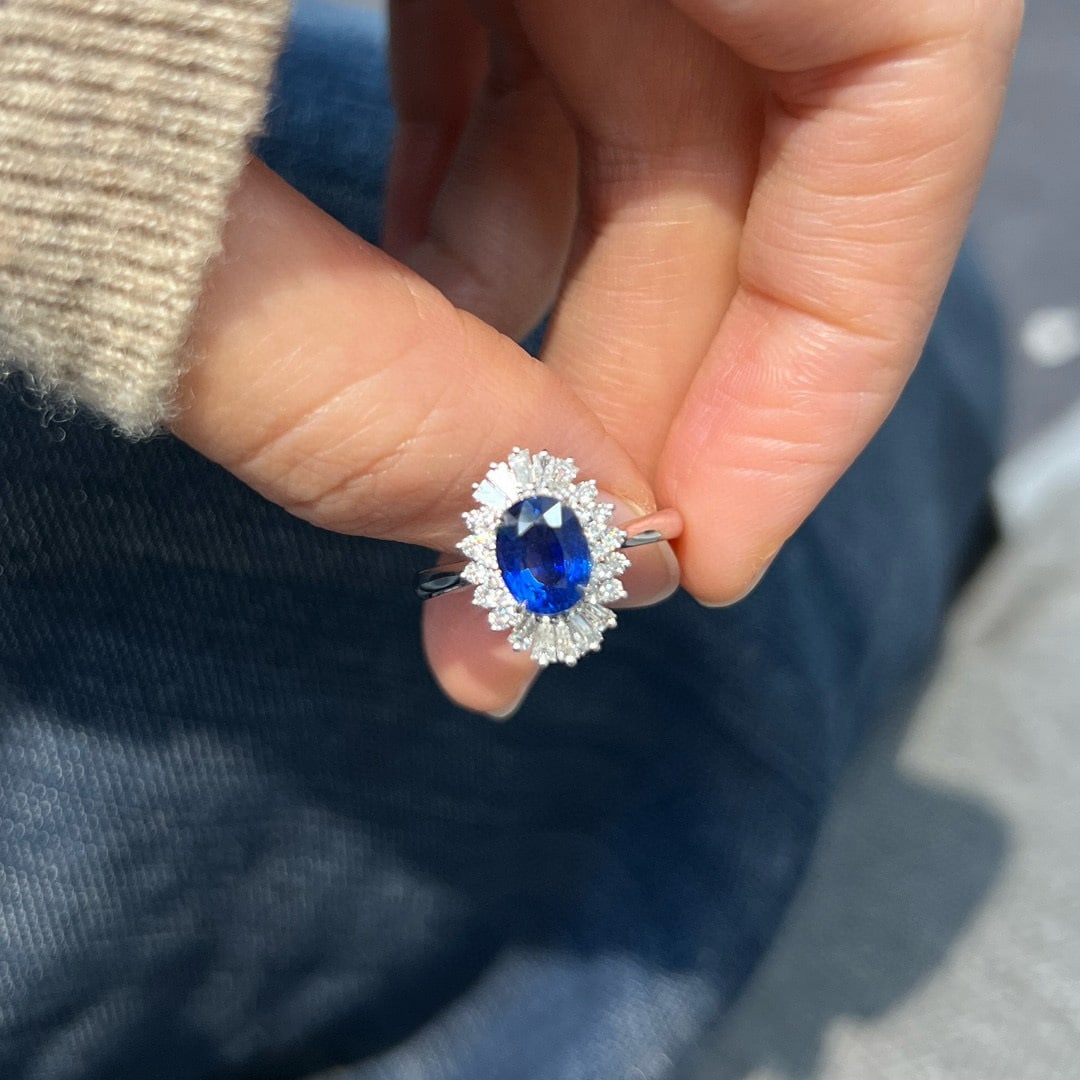 14k Gold 2.47 Ctw Vivid Blue Natural Sapphire & Diamond Ring - 4