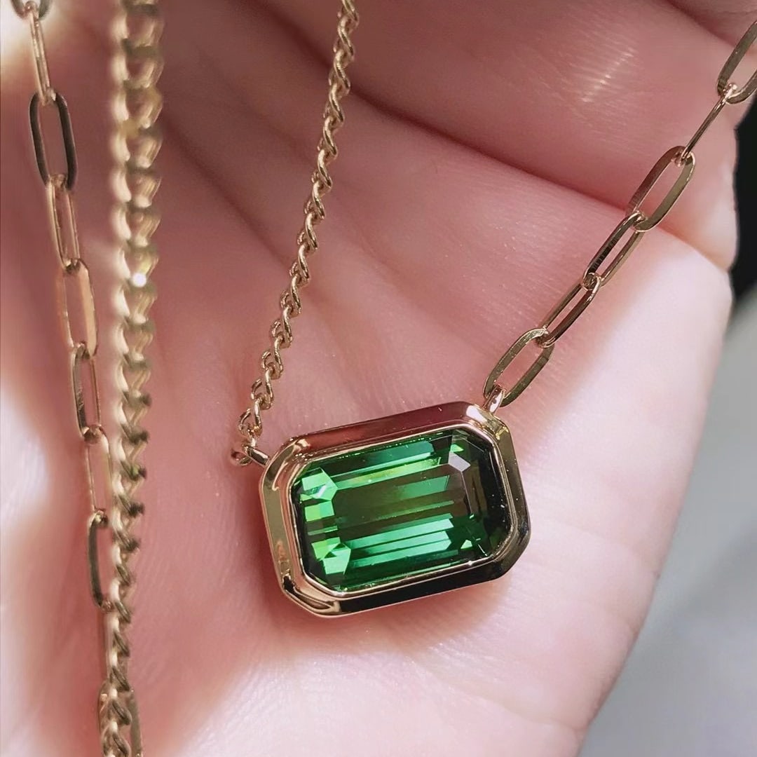 14k Gold 2.6 Ct Natural Tourmaline Necklace: Ref:230955256 // gold content:14k gold // main gemstone:tourmaline // shape:octagonal // carat weight:2. 6ct // color:green // treatment:natural // Condition: New Low Estimate: 3500.00 High Estimate: